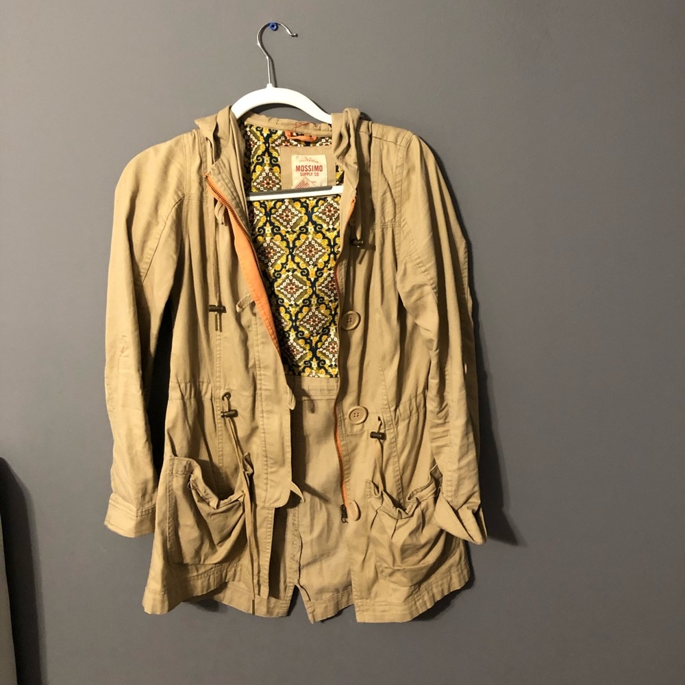 Khaki coat with buttons and zipper